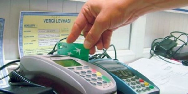POS makinesiyle kredi kartlarını kopyalamışlar!
