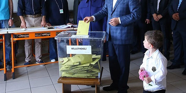Trkiye genelinde oy verme ilemi sona erdi