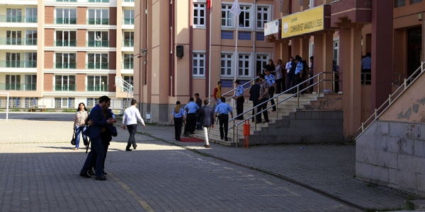 Ak Parti'li sandık müşahidi bıçaklandı