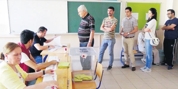 Seçim barajı ilk kez Ak Parti'yi vurdu