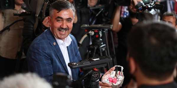 Meclis'te ilk kaydı AK Parti Niğde Milletvekili Özegen yaptırdı