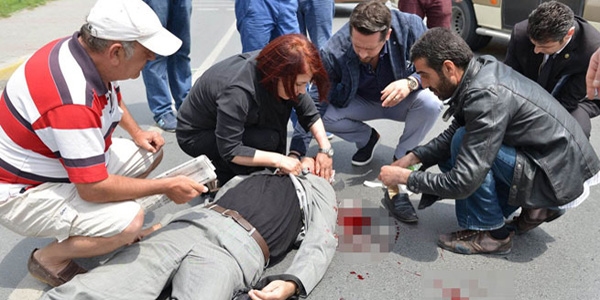 Belediye Ba�kan� yaral�y� hayata d�nd�rd�