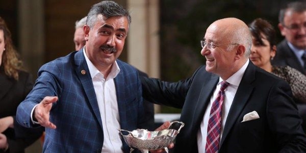 Mazbatasını alan ilk vekil