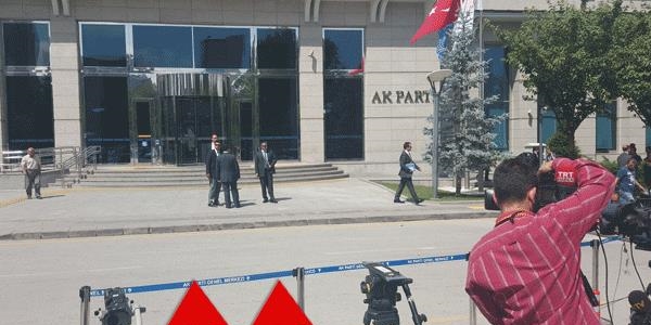 AK Parti'den yneticilere ve gazetecilere yasak iddias