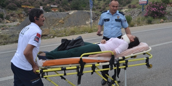 Şehit polisin öğretmen eşi kaza yaptı