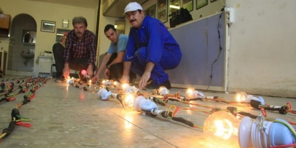 'Camilerin gerdanlığı' mahyalar ramazan için hazırlanıyor
