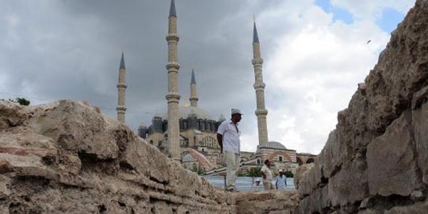 Edirne'de tarih, toprak altından çıkarılıyor