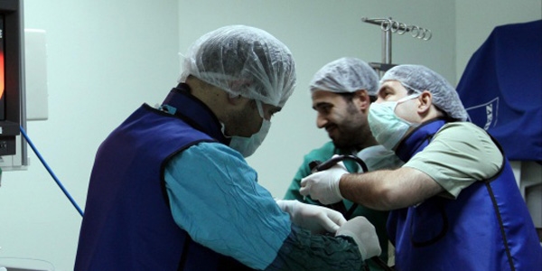 Delik yemek borusu ameliyatsız olarak kapatıldı