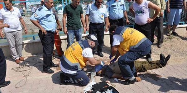 Boğulmak üzere olan çocukları kurtarırken ölüyordu