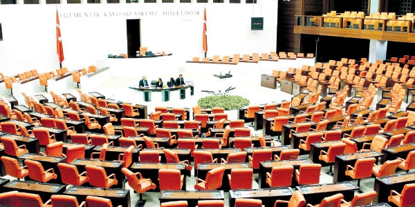 Vekil danışmanına sigara soruları