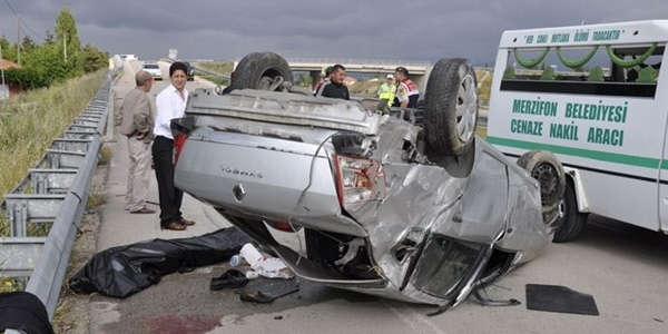 Amasya'da feci kaza: 3 ölü, 2 yaralı