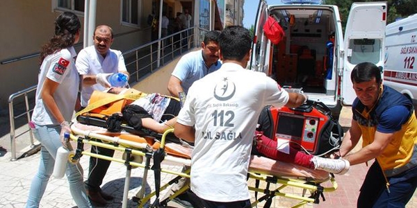 Lastiği patlayan minibüs devrildi: 15 yaralı