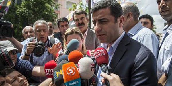 Demirtaş'tan iki HDP'li vekile uyarı