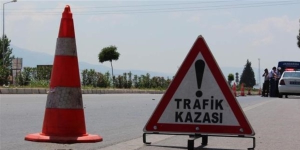 Trabzon'da otomobil arampole devrildi: 1 l, 3 yaral