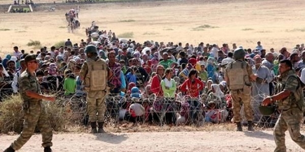 Suriyeliler, Türkiye sınırına gelmeyi sürdürüyor