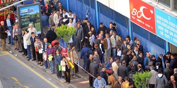 Hizmet sekt�r� istihdam kaybetti