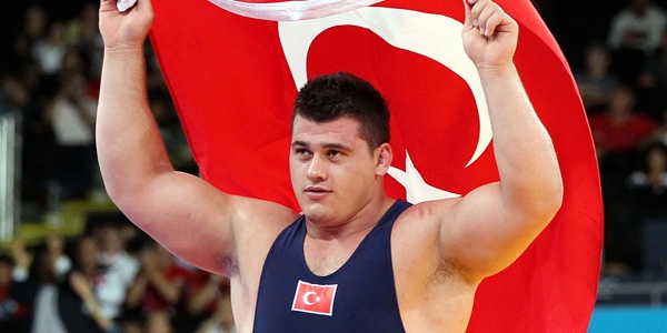Milli güreşciye 'çürük' şoku!