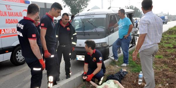 Engelli öğrencilerin servisine kamyon çarptı: 3 yaralı