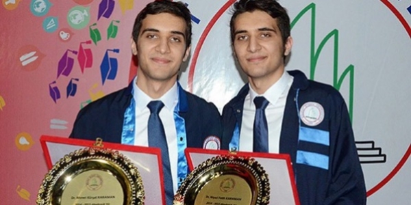 İkizler 'dereceyle' mezun oldu