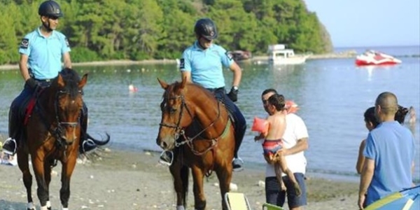 Sahillerde atl� jandarma ile g�venlik