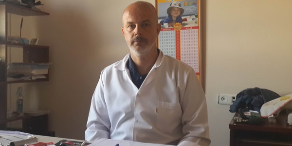 Doktor, hasta ve yan�ndaki arkada�lar� taraf�ndan darp edildi