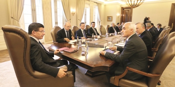 Koalisyon süreci 5 isme emanet!