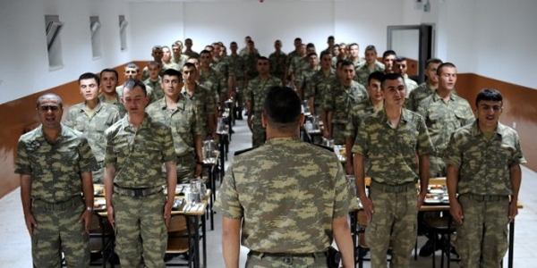 Sınırda Mehmetçik ilk iftarını açtı