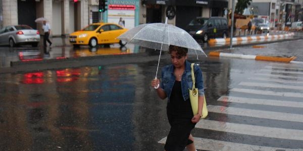 İstanbul'da yağmur etkili oluyor