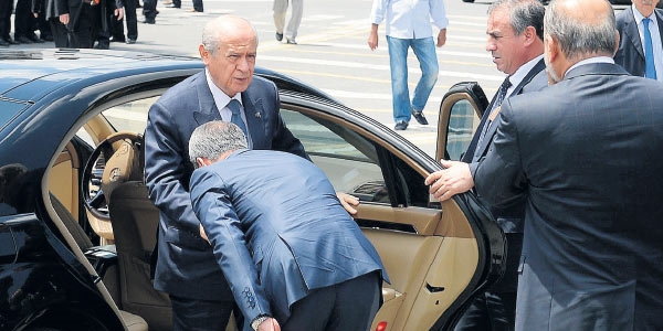 'Elma şekeri sunar gibi Başkakanlık sunmak ciddiyetsizlik'