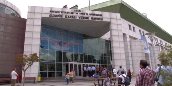 Havuzda zehirlenen 30 çocuk hastaneye kaldırıldı