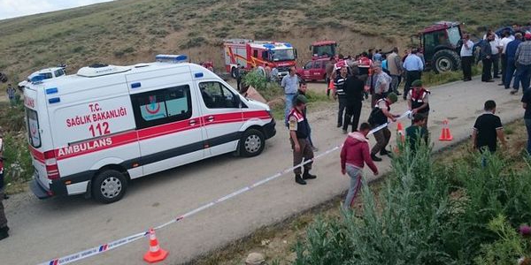 Ankara'da belediye otobs devrildi: 2 l, 27 yaral