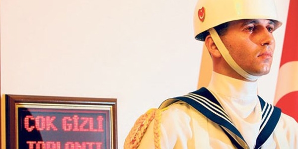 Yeni Başbakanın YAŞ'ta paralel sınavı