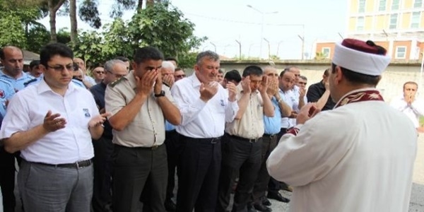 Cezaevi müdürü'nün katil zanlıları halen yakalanamadı