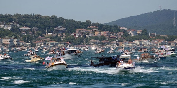 �stanbul Bo�az�'nda sirenli eylem