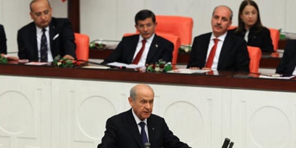 Davutoğlu, Bahçeli'nin yemin törenini bekledi