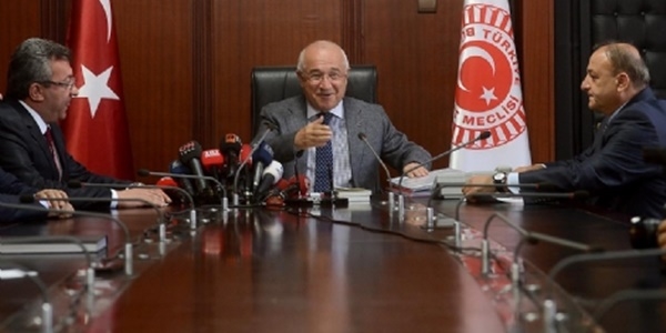 İhsanoğlu, TBMM Başkanlığı adaylığı için başvurdu