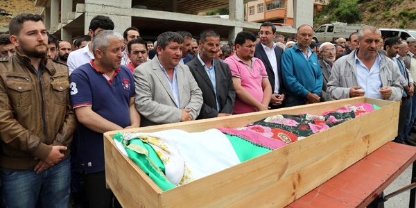 İntihar eden lise öğrencisi toprağa verildi