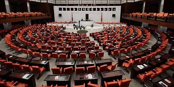 CHP'den ilk teklif.. Vekillerin parti değiştirmesi yasaklansın