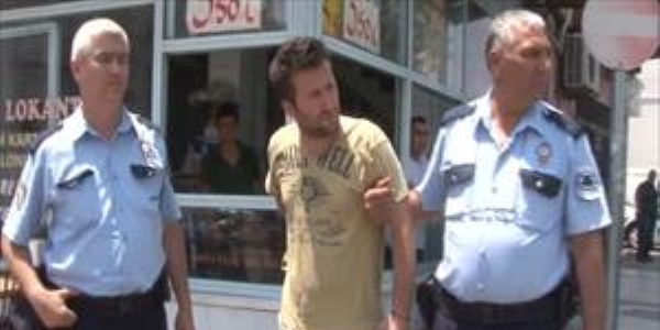 Tacizle suçlanan polis 3 kişiyi vurdu!