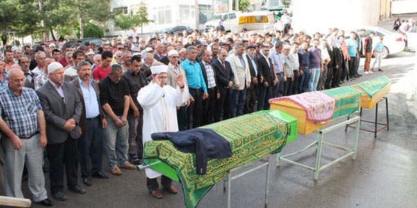 Niğde'de göçükte hayatını kaybeden 3 kişi toprağa verildi