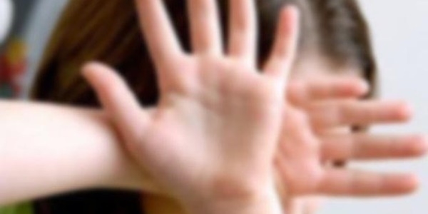 M�d�r yard�mc�s�ndan 2 k�z ��renciye cinsel taciz iddias�