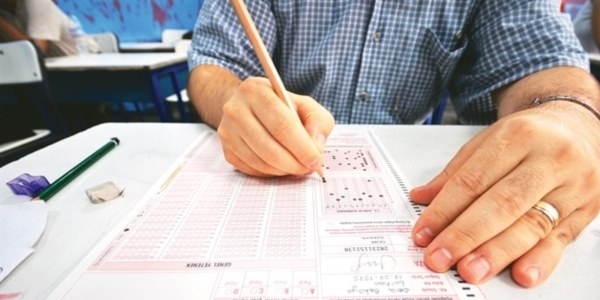 17 kişi başkasının yerine sınava girdi iddiası