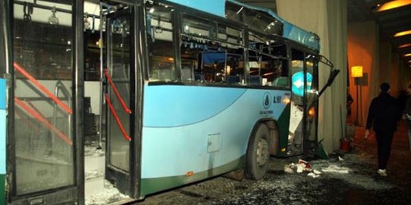 Özel Halk Otobüsleri çarpıştı: 3 yaralı