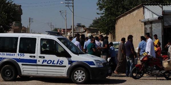 Telabyad'tan seken mermi Akçakale'de otomobile isabet etti