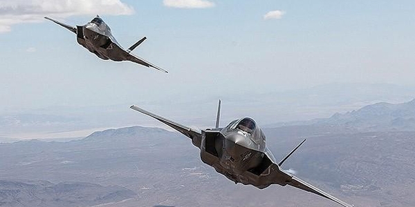 Ege'de Türk jetlerine taciz