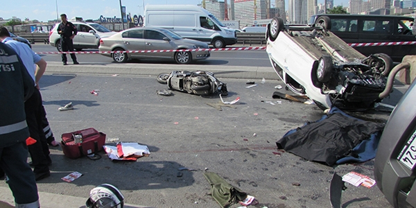 Beylikdüzü'nde zincirleme kaza: 1 ölü, 3 yaralı