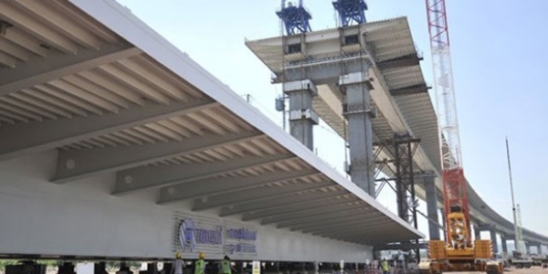 İzmir Otoyolu'nun 'en ağır' parçası kaldırılıyor