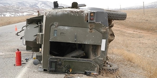 Hakkari'de askeri araç kaza yaptı: 1 şehit, 1 yaralı