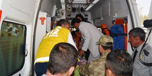 Tarla yolunda yürüyenlere otomobil çarptı: 2 ölü, 4 yaralı