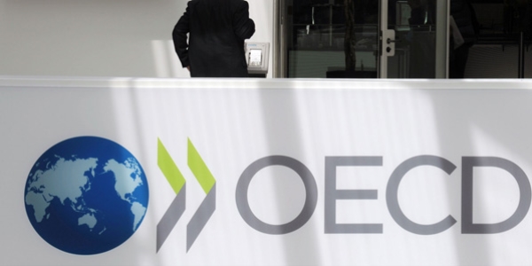 OECD'de istihdamn yzde 21,3'n kamu salyor